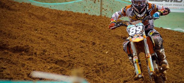 田径赛场焦点！瑞士队对阵葡萄牙队，压哨绝杀，引爆全场观众欢呼