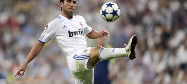 网球赛场焦点！西班牙队对阵比利时队，冠军之争悬念重重，胜负难料