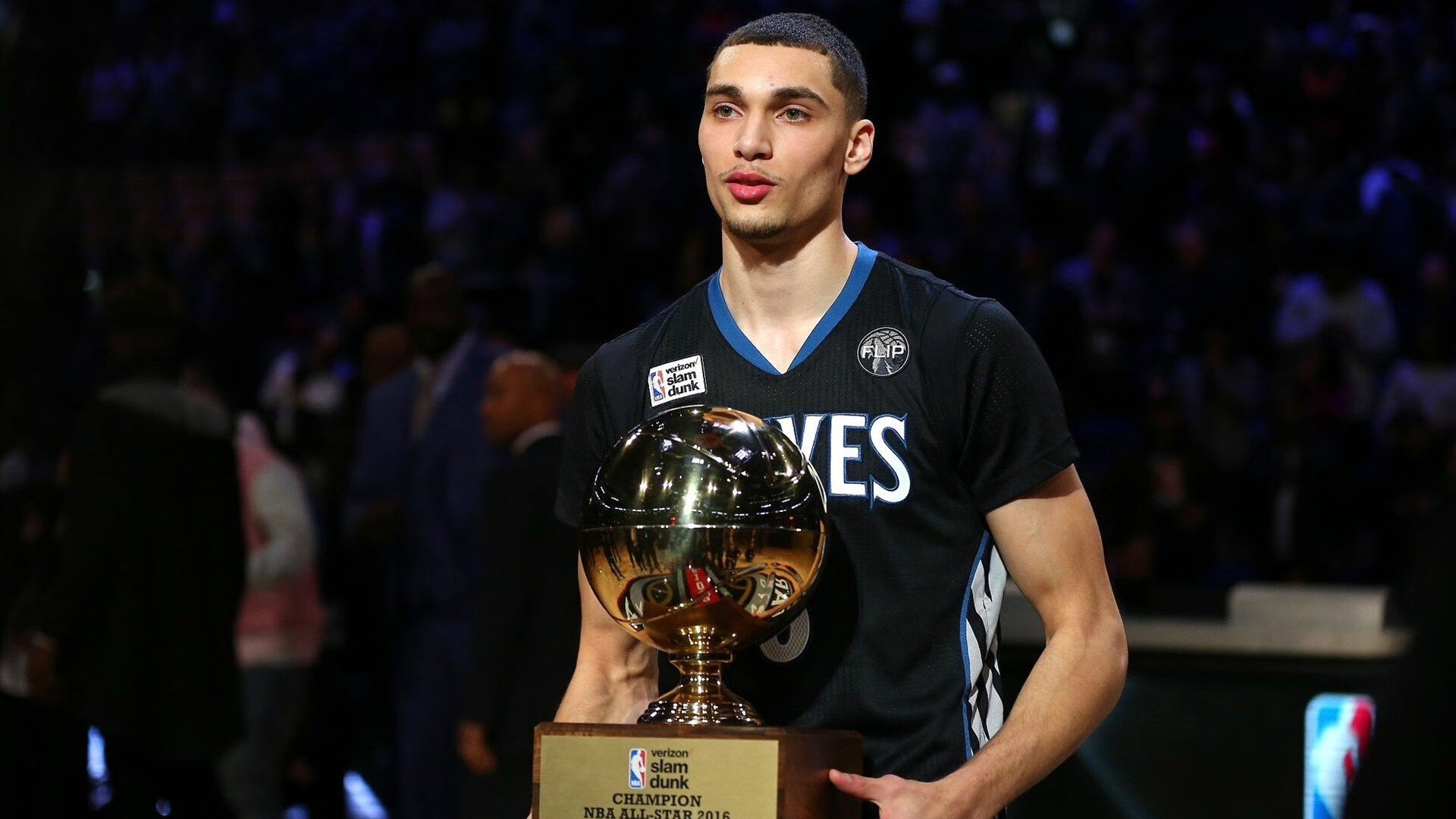 独行侠观众热烈欢呼！，C罗迎来三赛季出色发挥赛场气氛高涨